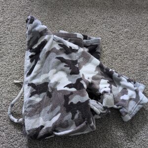 XS Joe Boxer Gray and White Fleece Boy Robe